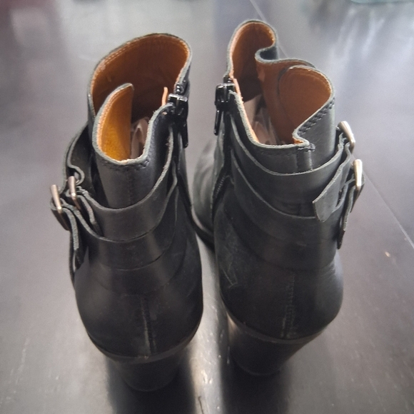 Lucky Brand Black Leather Booties   Size 9.5(40) - Picture 6 of 9